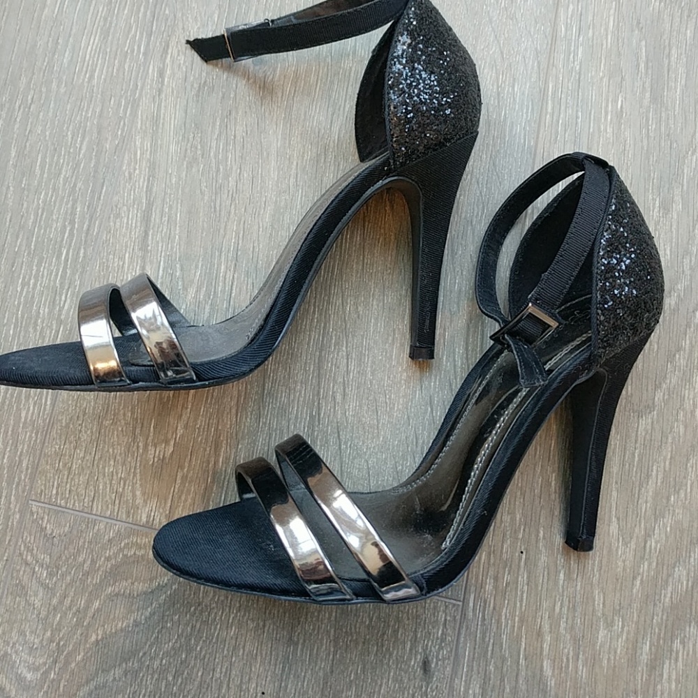 Heels - Picture 2 of 2